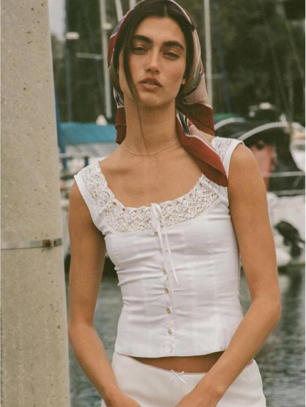 RUMORED Décolletage Top - Picture 4 of 7